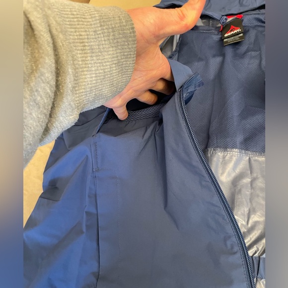 XL Women’s packable vented, hooded windbreaker jacket NWOT - Picture 12 of 14